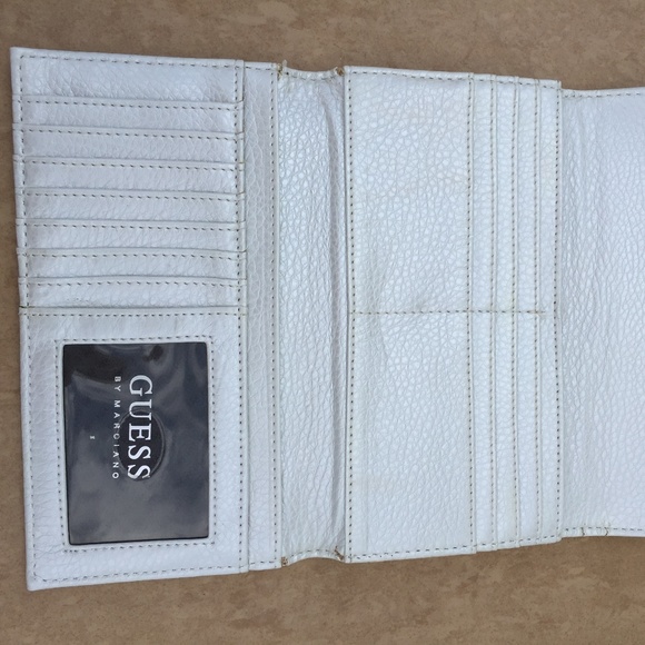 Guess Wallet - Picture 4 of 8